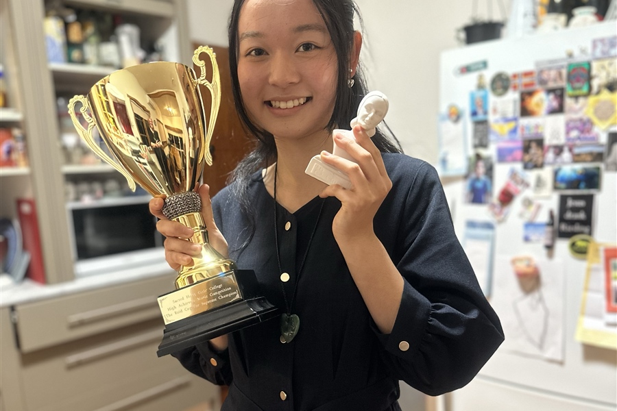 Hana Okutomi (Year 11) Piano