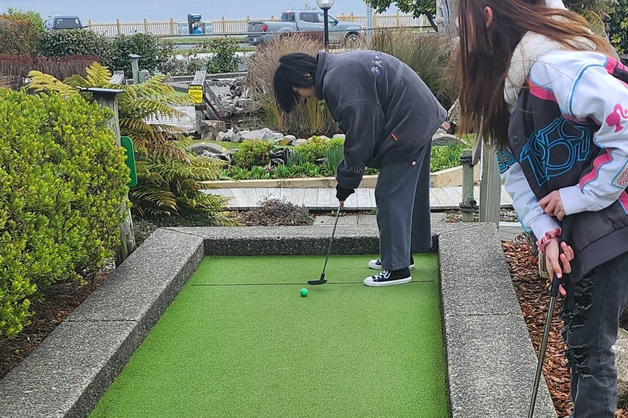 Daisy concentrating on her shot!