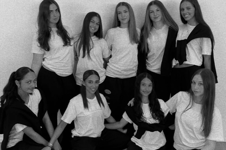 Zarah. Front row, 2nd from the left.